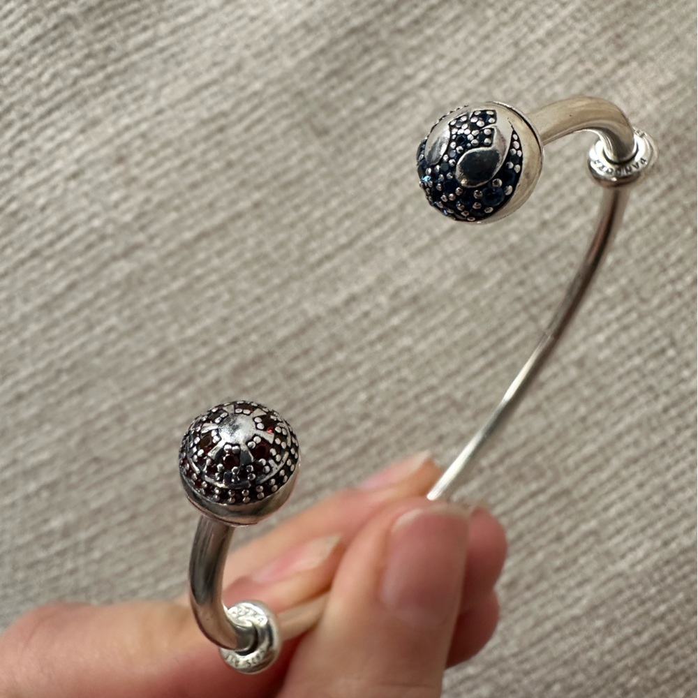 Pandora Moments silver open bangle.